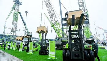 L'électrification des engins de chantier est imminente et les principales entreprises ont commencé à déployer de nouvelles technologies.