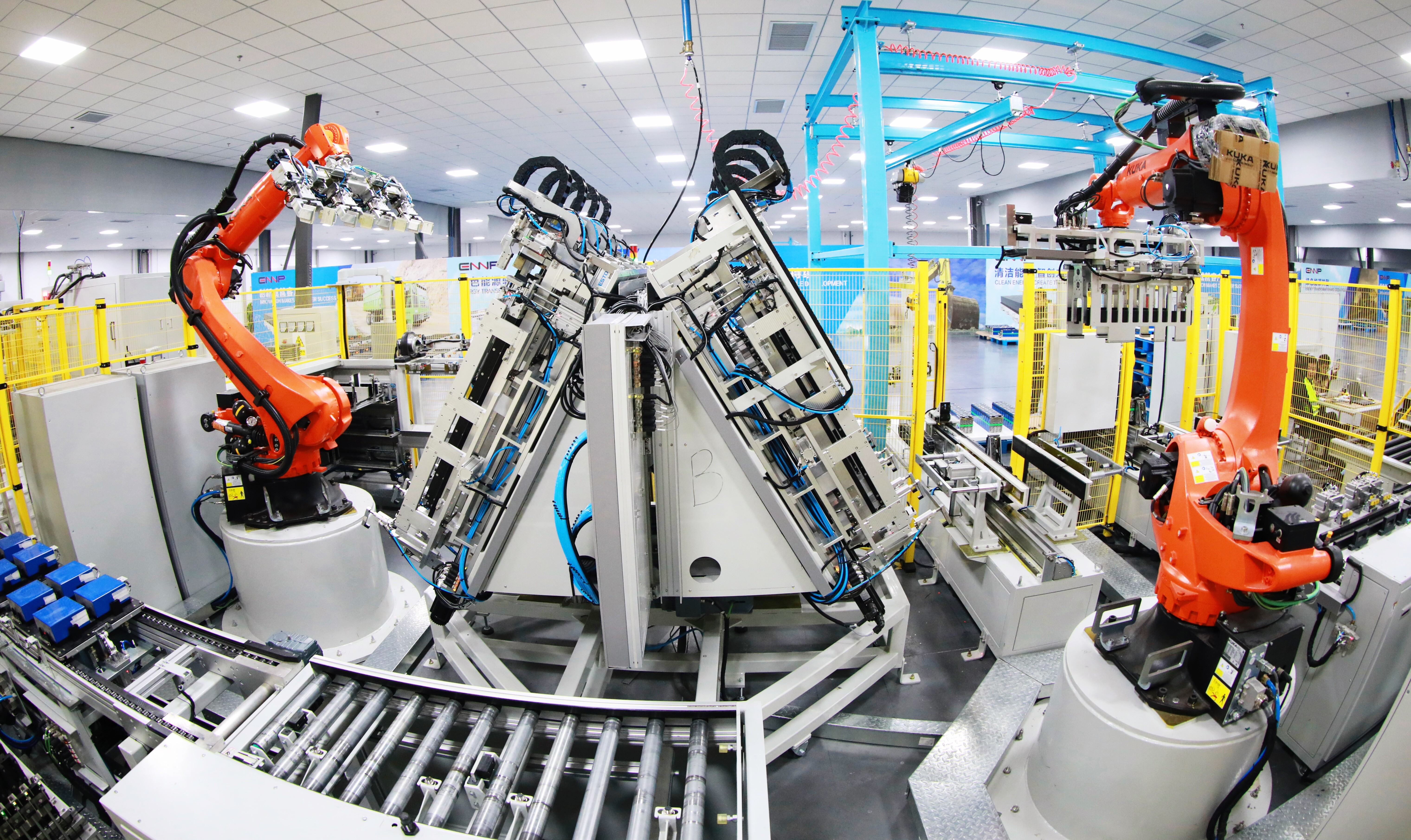 06-Bras automatique pour ligne de production en atelier