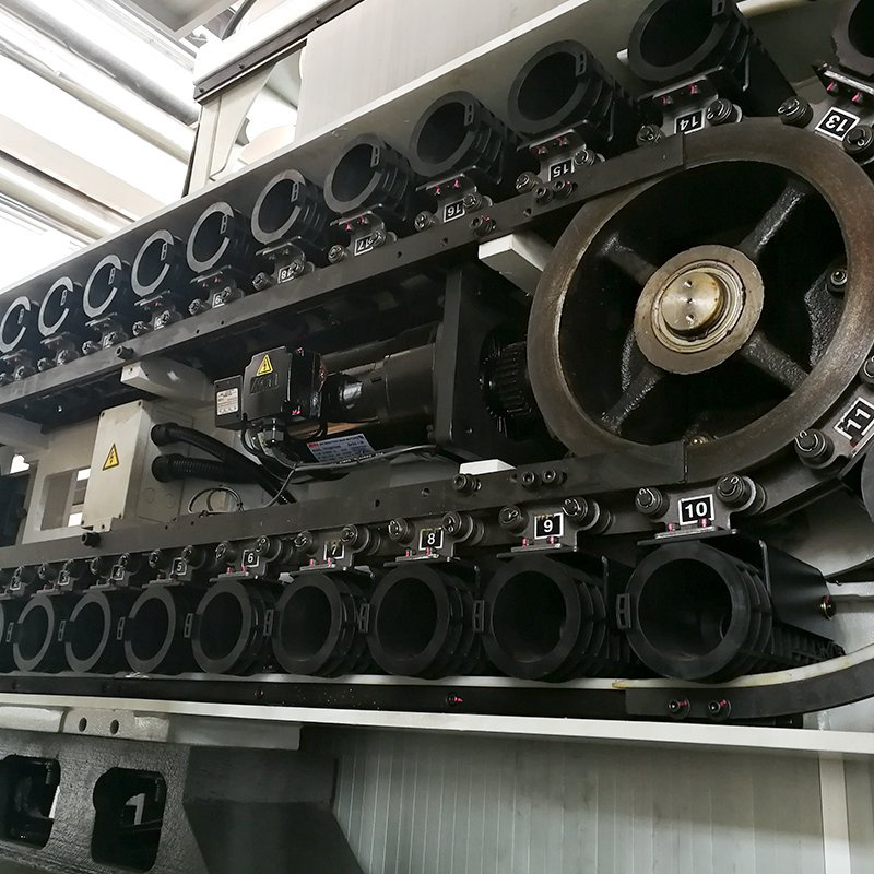 Horizontal machining center