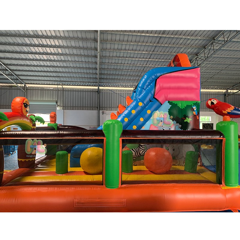 animal bounce castle (4)