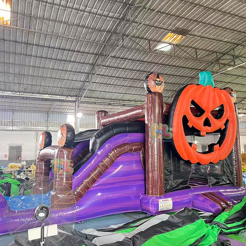 inflatable pumpkin castle (1)