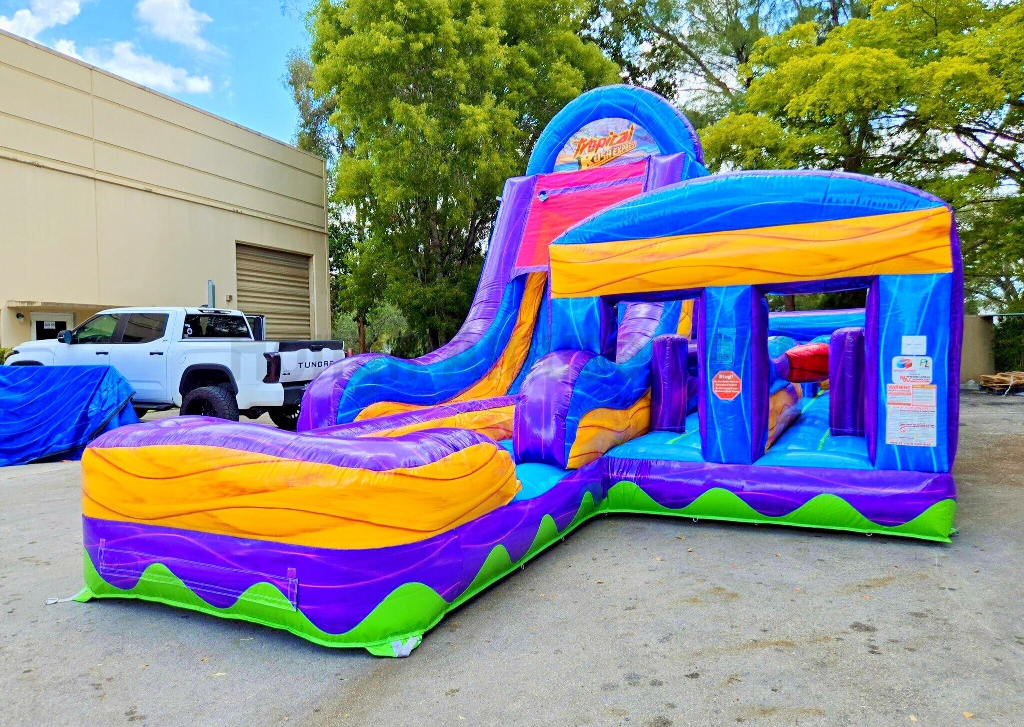 inflatable bounce castle with slide