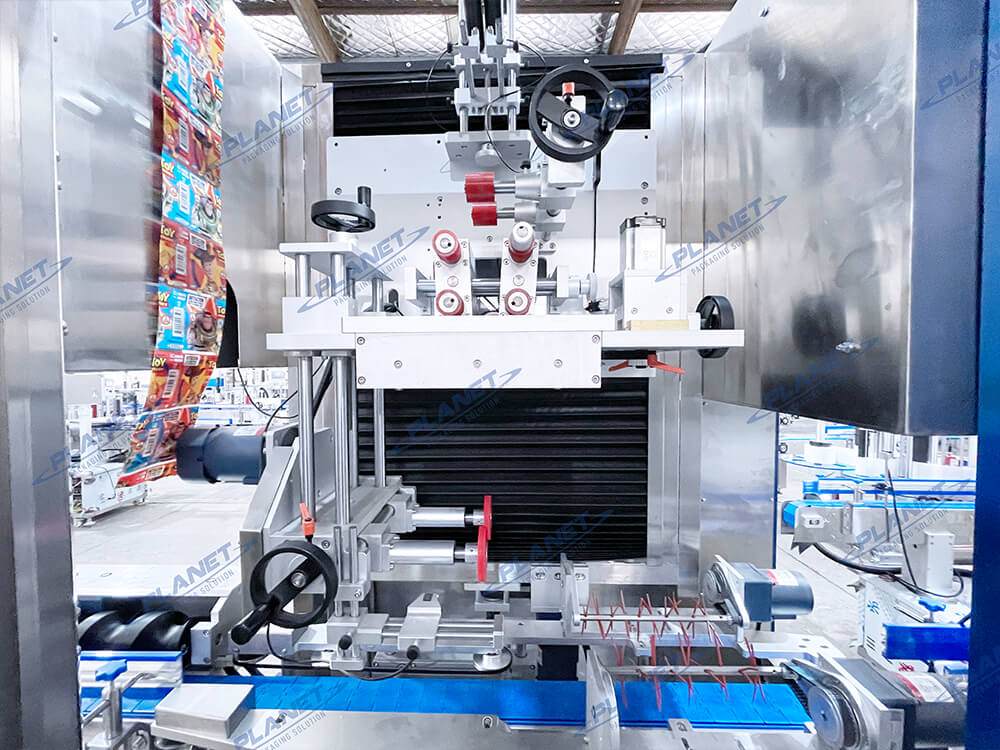 Automatic Shrink Sleeve Labeling Machine