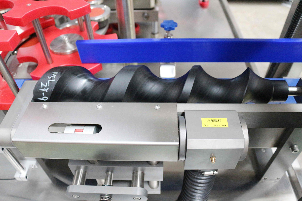 Hot melt glue opp labeling machine