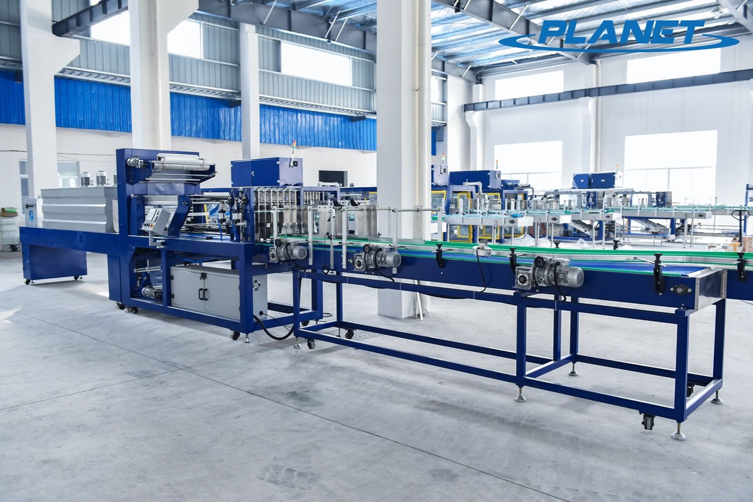 Linear type shrink wrapping machine