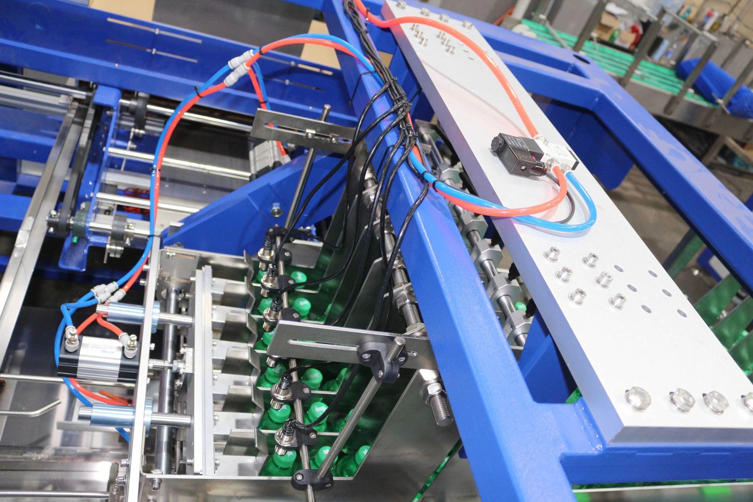 One piece type case packer