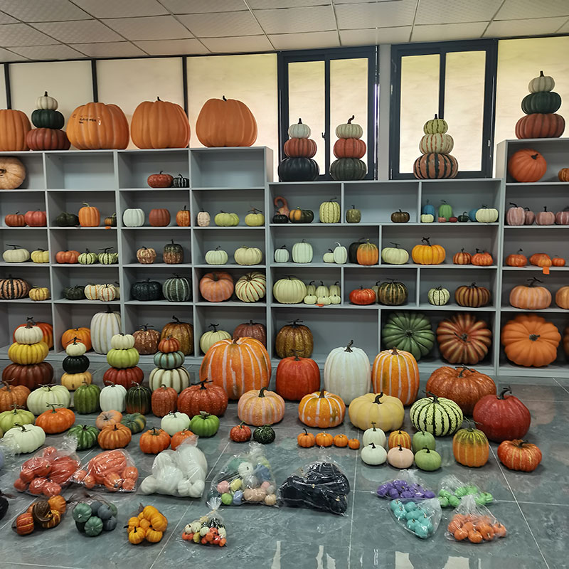 How to Choose the Perfect Pumpkin Decor for Your Holiday?