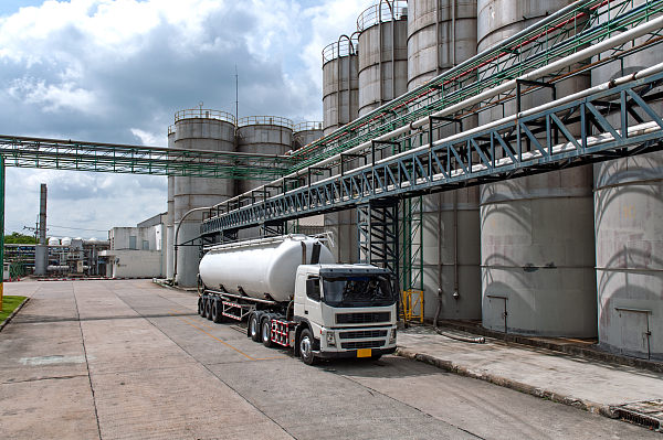 Qianku.com - Camions-citernes et camions de transport de produits chimiques dangereux pour les usines pétrochimiques - Photo n°10486493