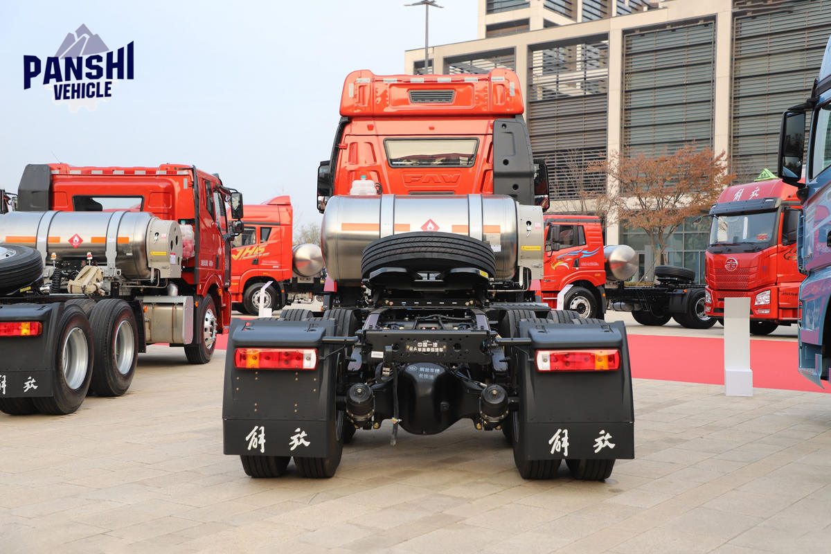 FAW Jiefang J6G 480hp 6x4 LNG tractor
