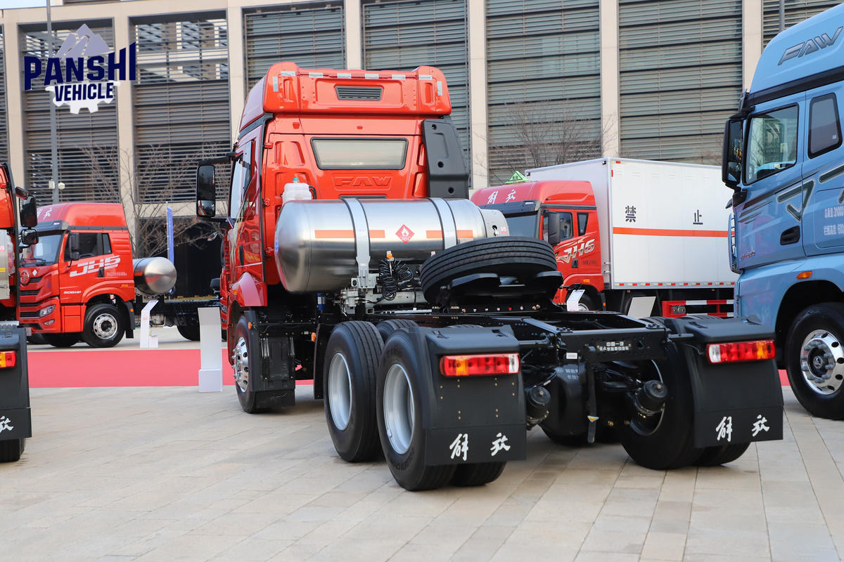 FAW Jiefang J6G 480hp 6x4 LNG tractor