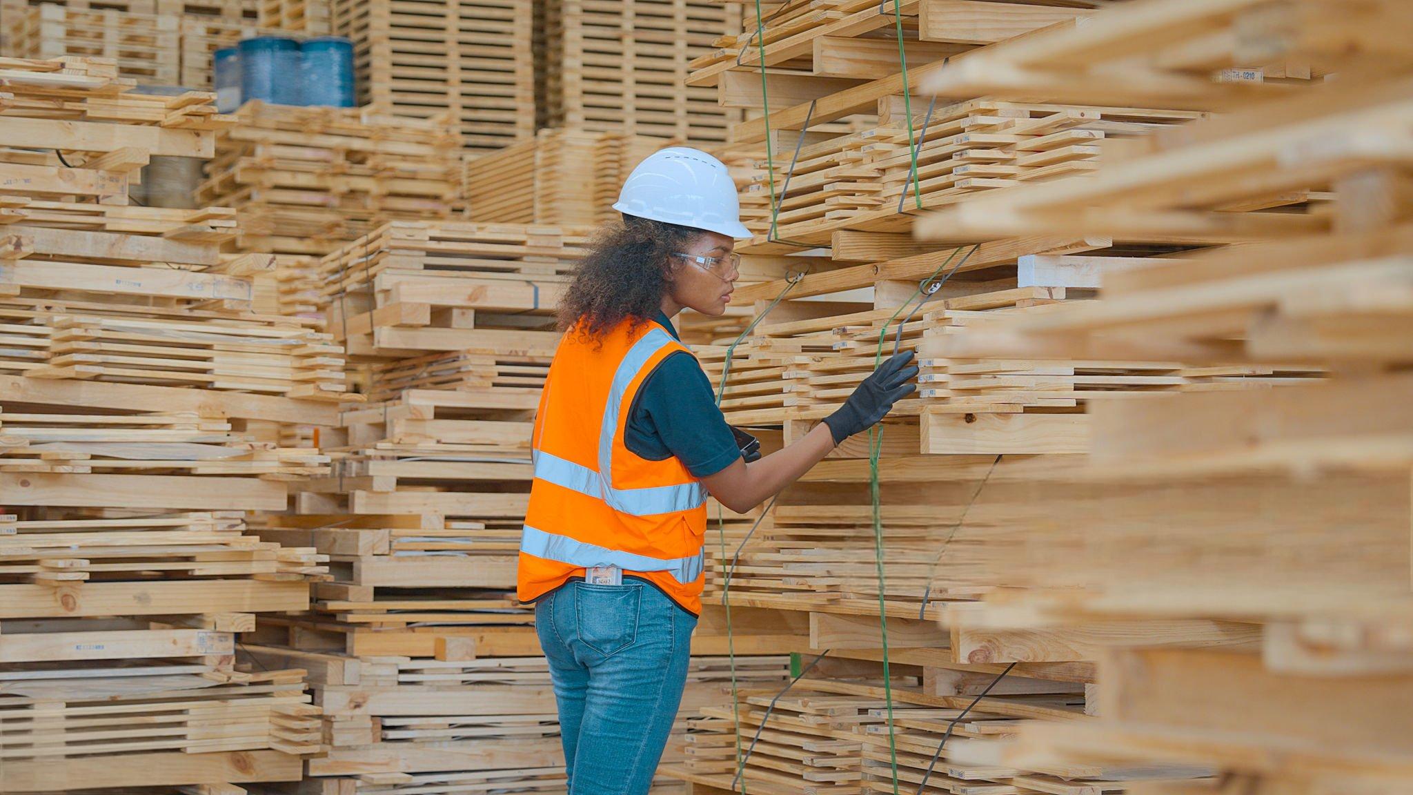 Top 5 Benefits of Using Plastic Turnover Boxes in Your Business