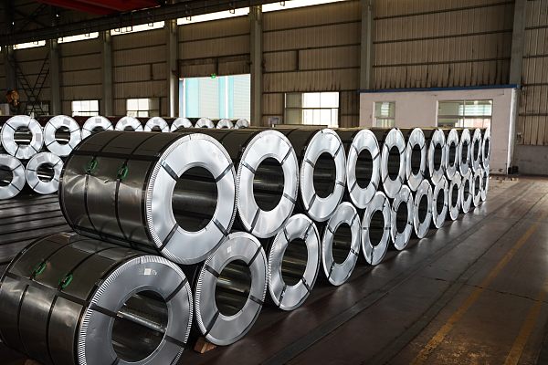 1-5-4, empilement des bobines en acier galvanisé