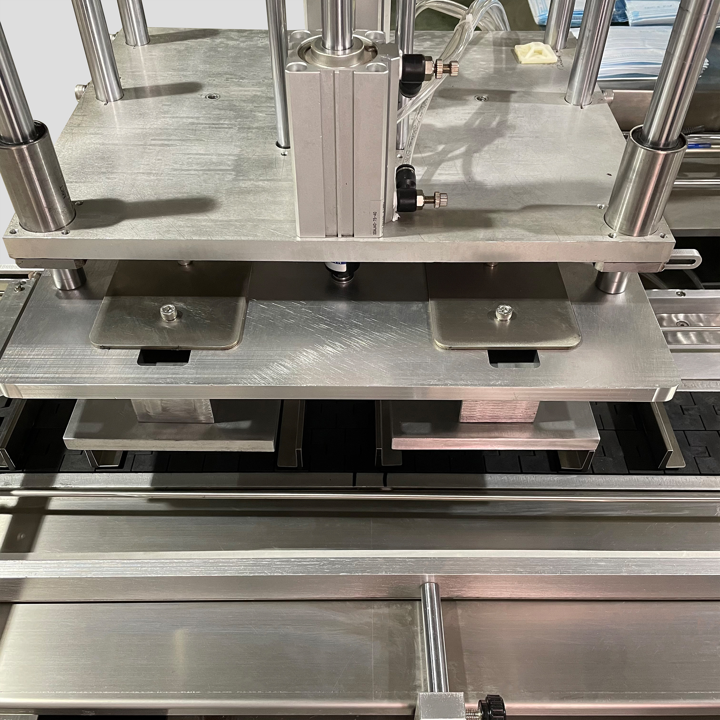 Double-push bagging machine