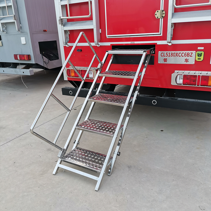 Aluminum alloy folding ladder for fire trucks