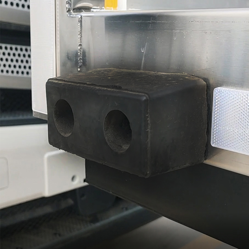 Anti-collision rubber blocks for refrigerated trucks
