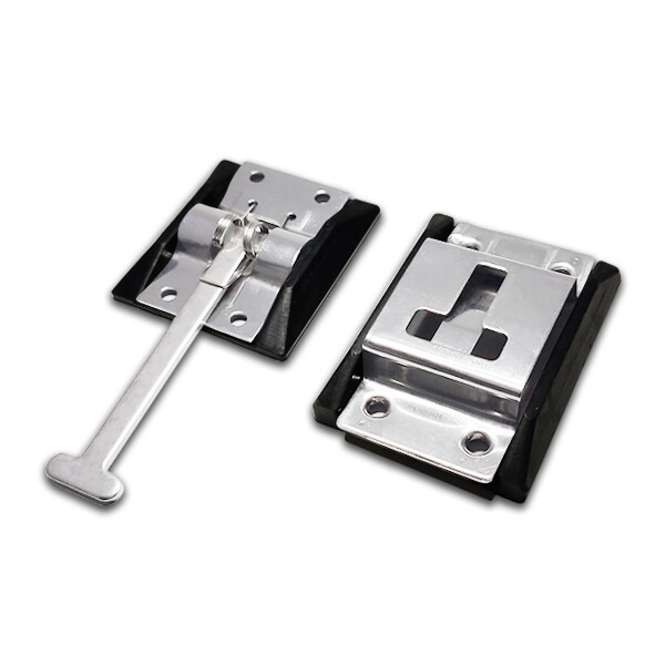 Wind-resistant door holders for reefer trucks