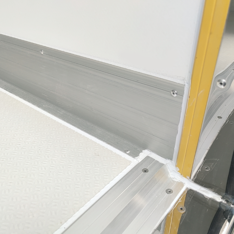 Inner aluminum angle corner covers for reefer trucks