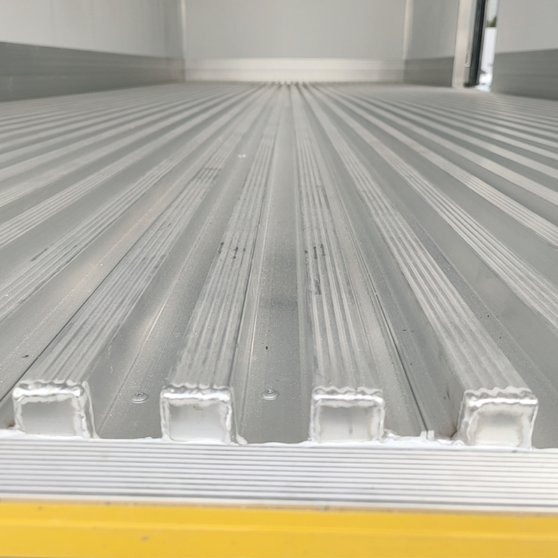  Cargo compartment ventilation channels for reefer trucks