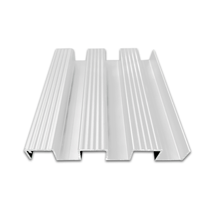  Cargo compartment ventilation channels for reefer trucks
