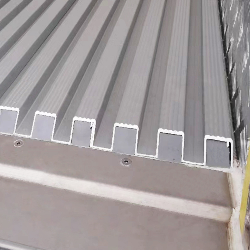 End caps for reefer truck ventilation channels