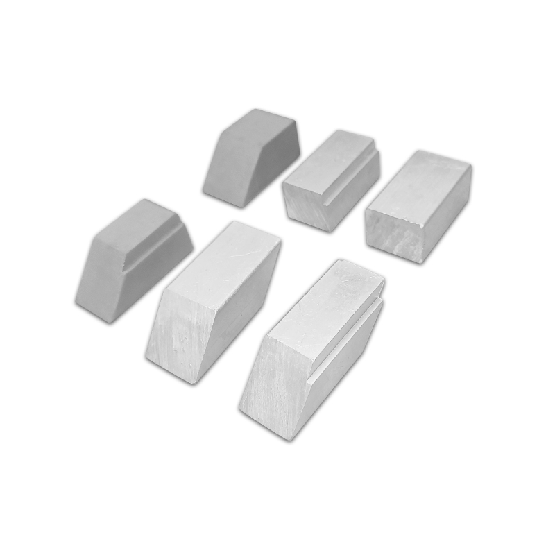End caps for reefer truck ventilation channels