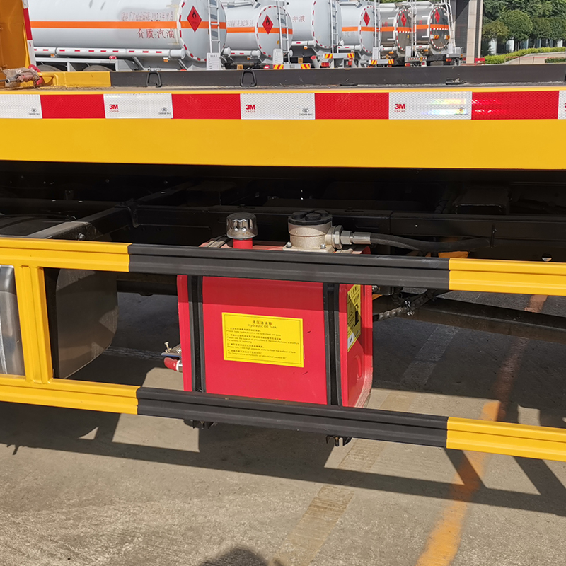 Clearing vehicle hydraulic oil tank