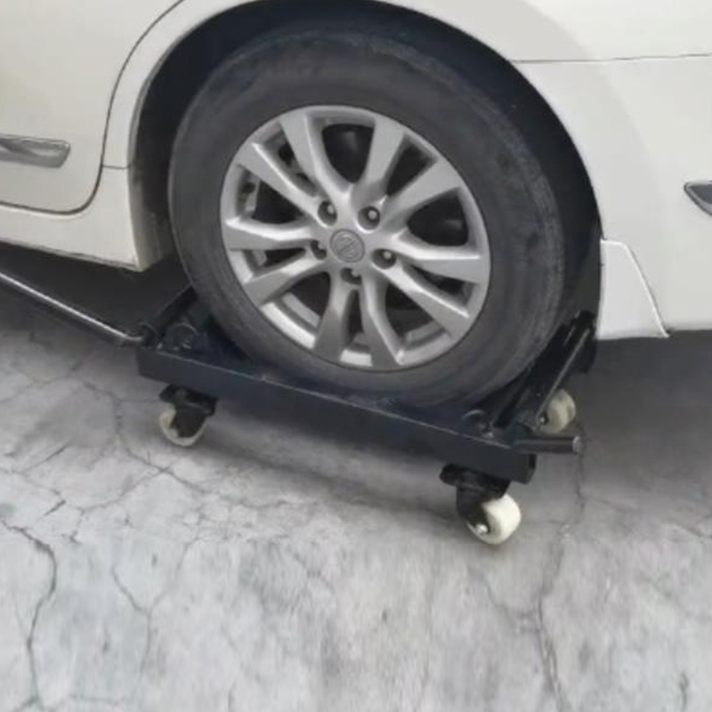 Clearing vehicle auxiliary trailer