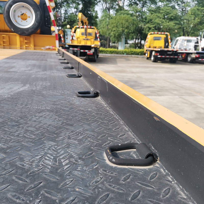 Clearing vehicle floor plate fastener