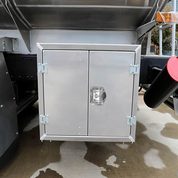 Clearance vehicle toolbox lock