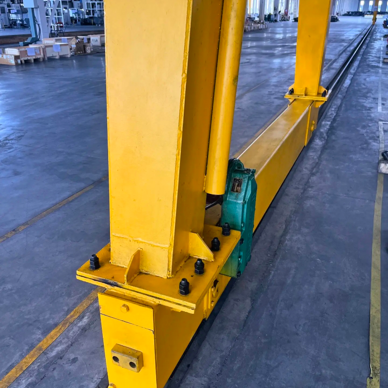 BMH semi-gantry crane