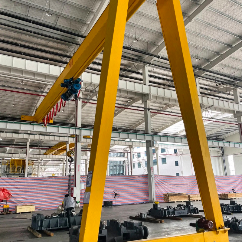 BMH semi-gantry crane