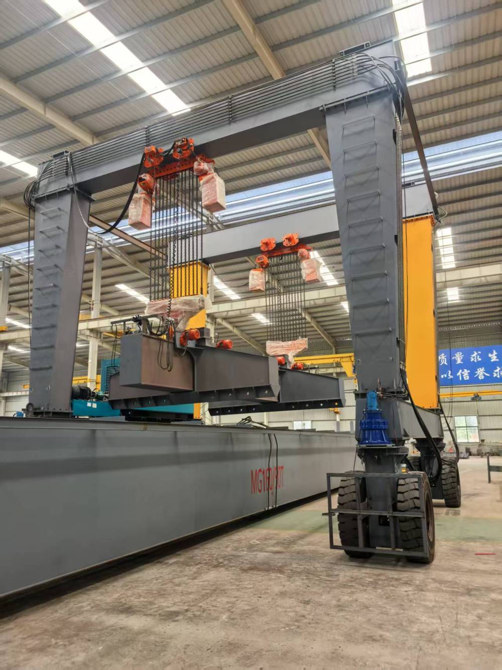 Heavy-Duty Rubber Tyred Gantry Crane (RTG Crane)