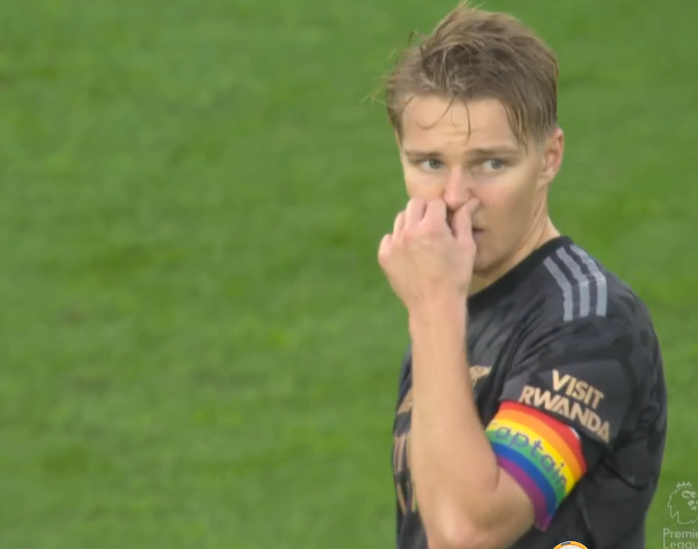 Captain's armband premier league bundesliga color