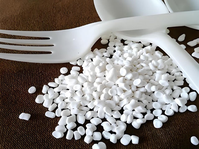 What is plasticizer? Do all plastic products have plasticizers?