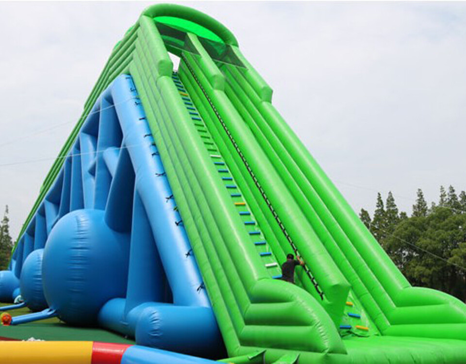Giant inflatable slide-1