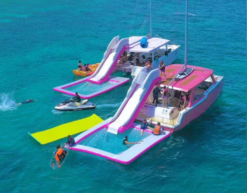 Yacht inflatable slide