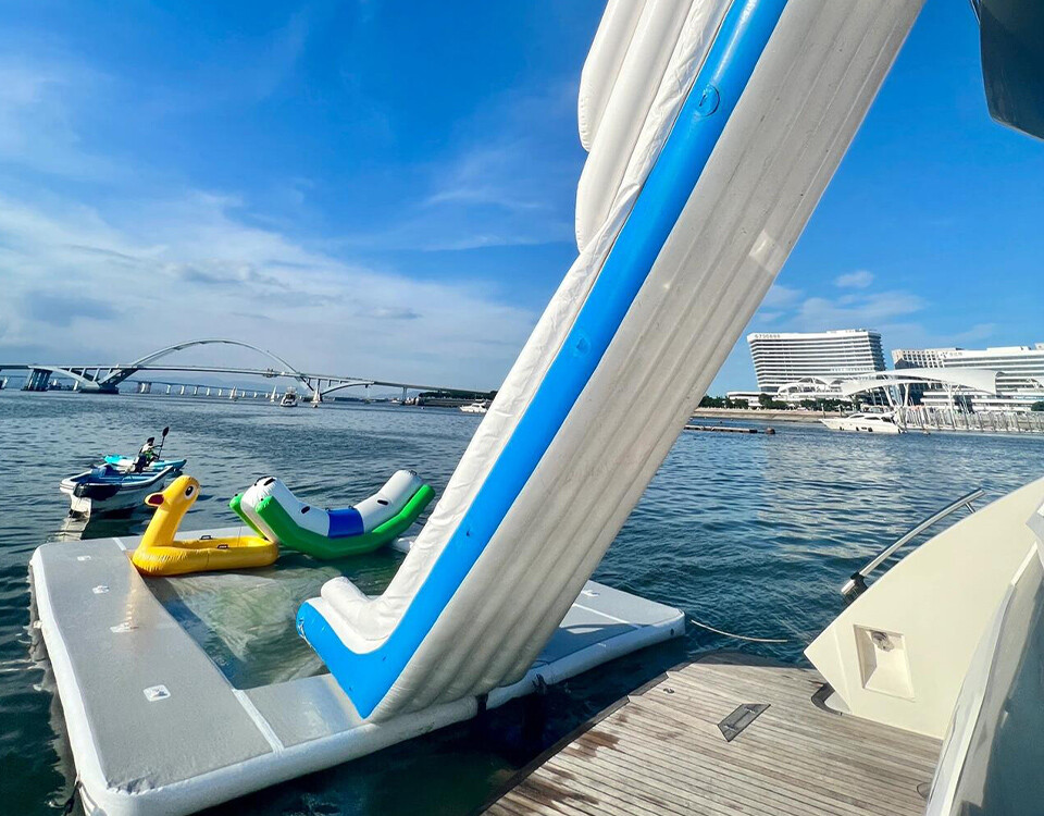 Yacht inflatable slide