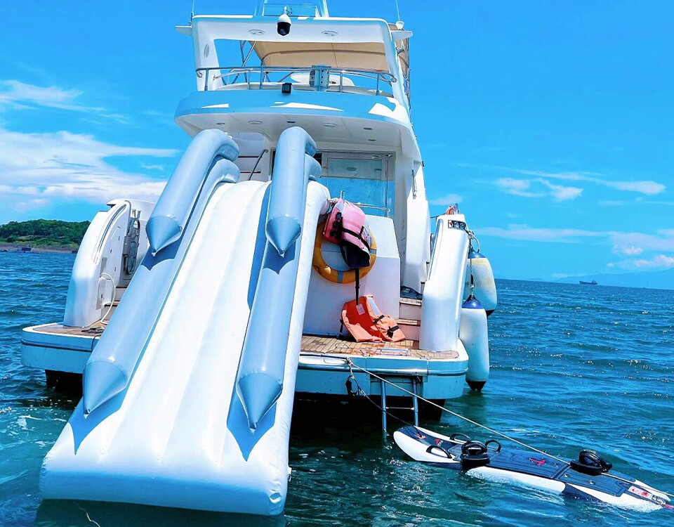 Yacht inflatable slide