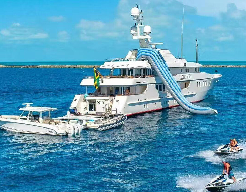 Yacht inflatable slide