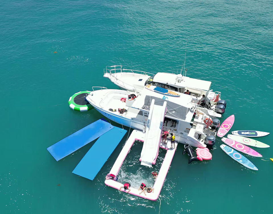 Yacht inflatable slide