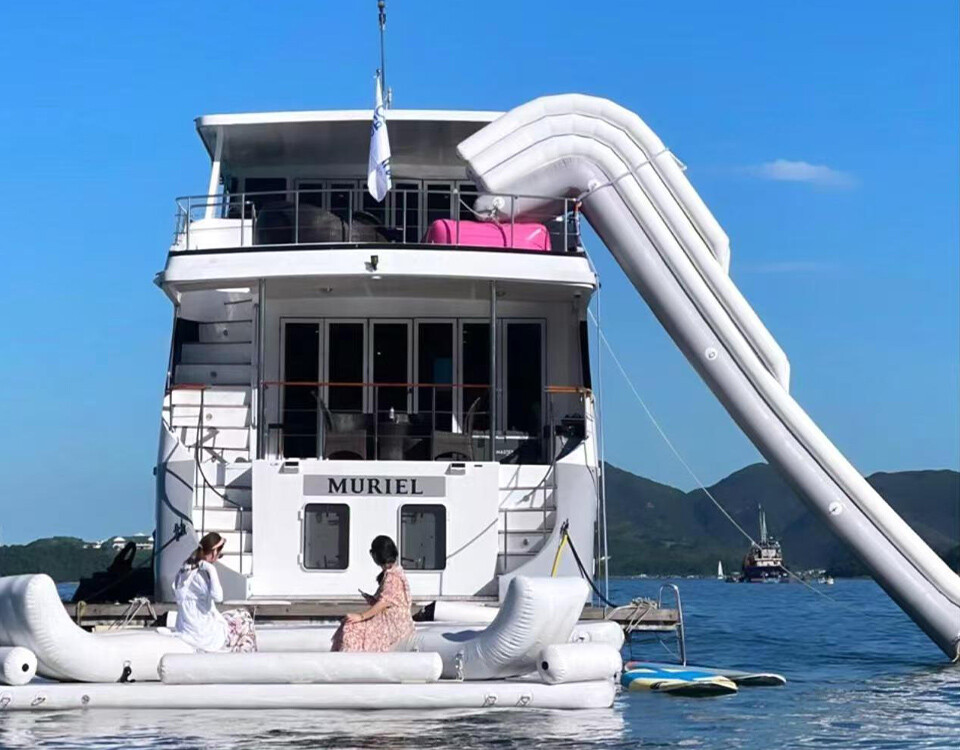 Yacht inflatable slide