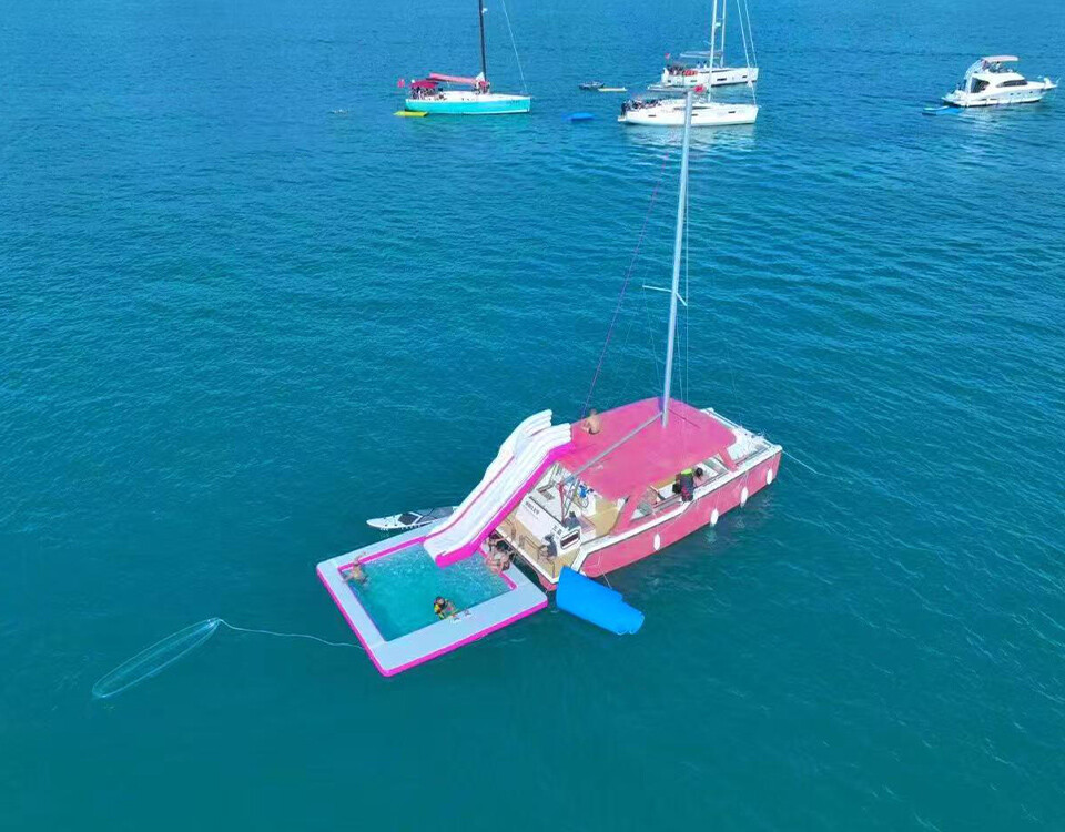Yacht inflatable slide