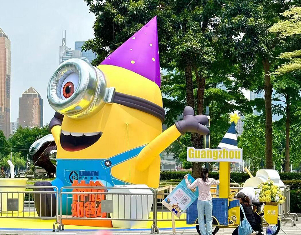 Inﬂatable Visual Merchandising Items-2