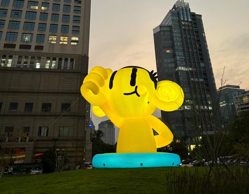 Inﬂatable Visual Merchandising Items-1