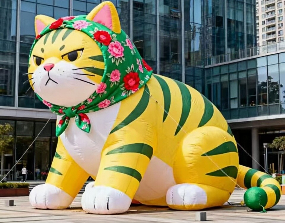 Inﬂatable Visual Merchandising Items-2