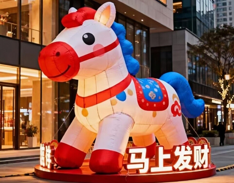 Inﬂatable Visual Merchandising Items-3