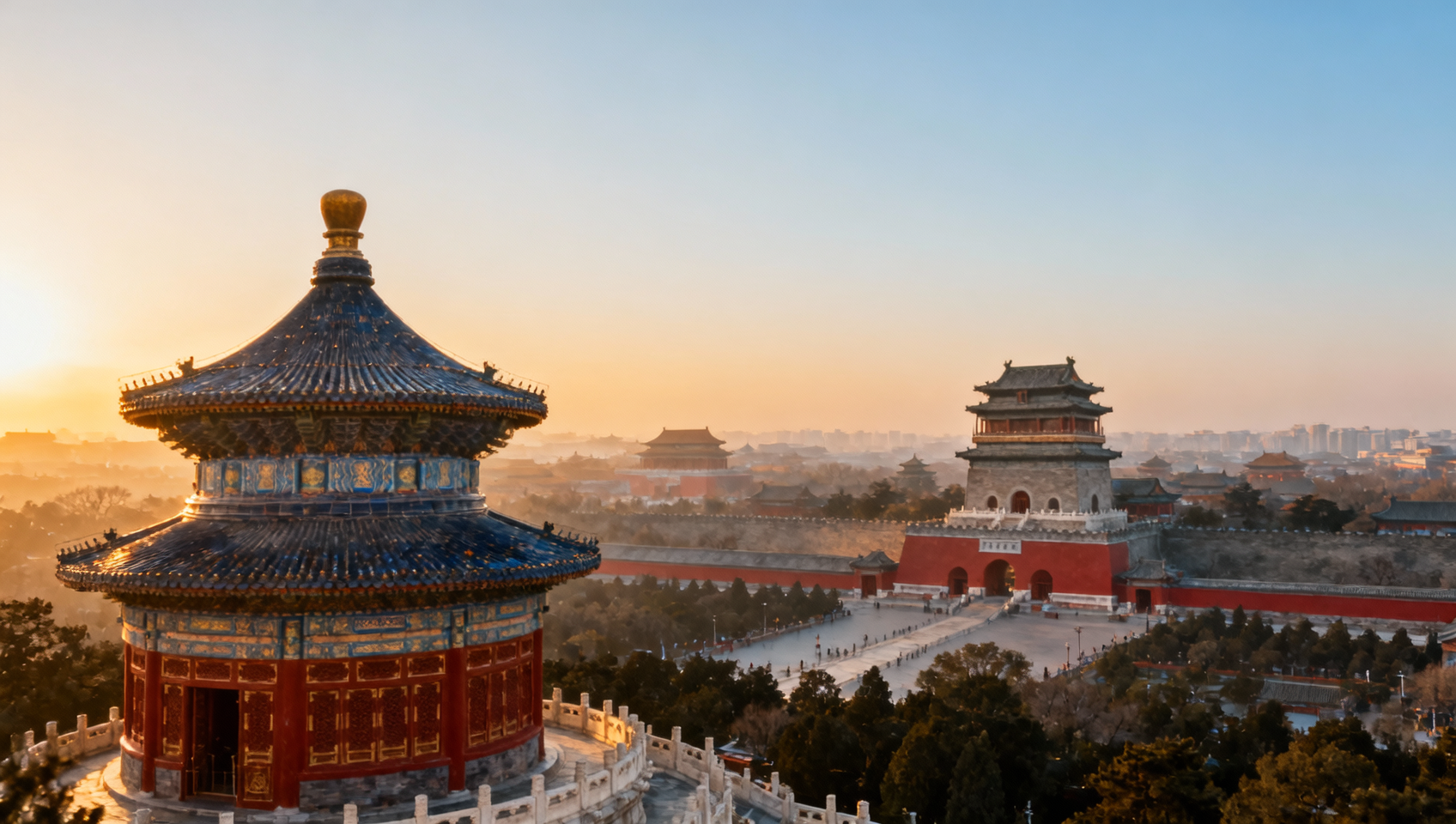 Jingshan Park Wanchun Pavilion crowded? 7 AM summit climb offers prime photography angles along central axis during golden hour