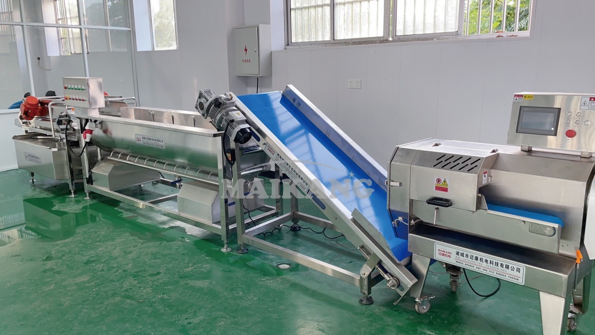 What makes a fruit cutting system suitable for commercial food production?