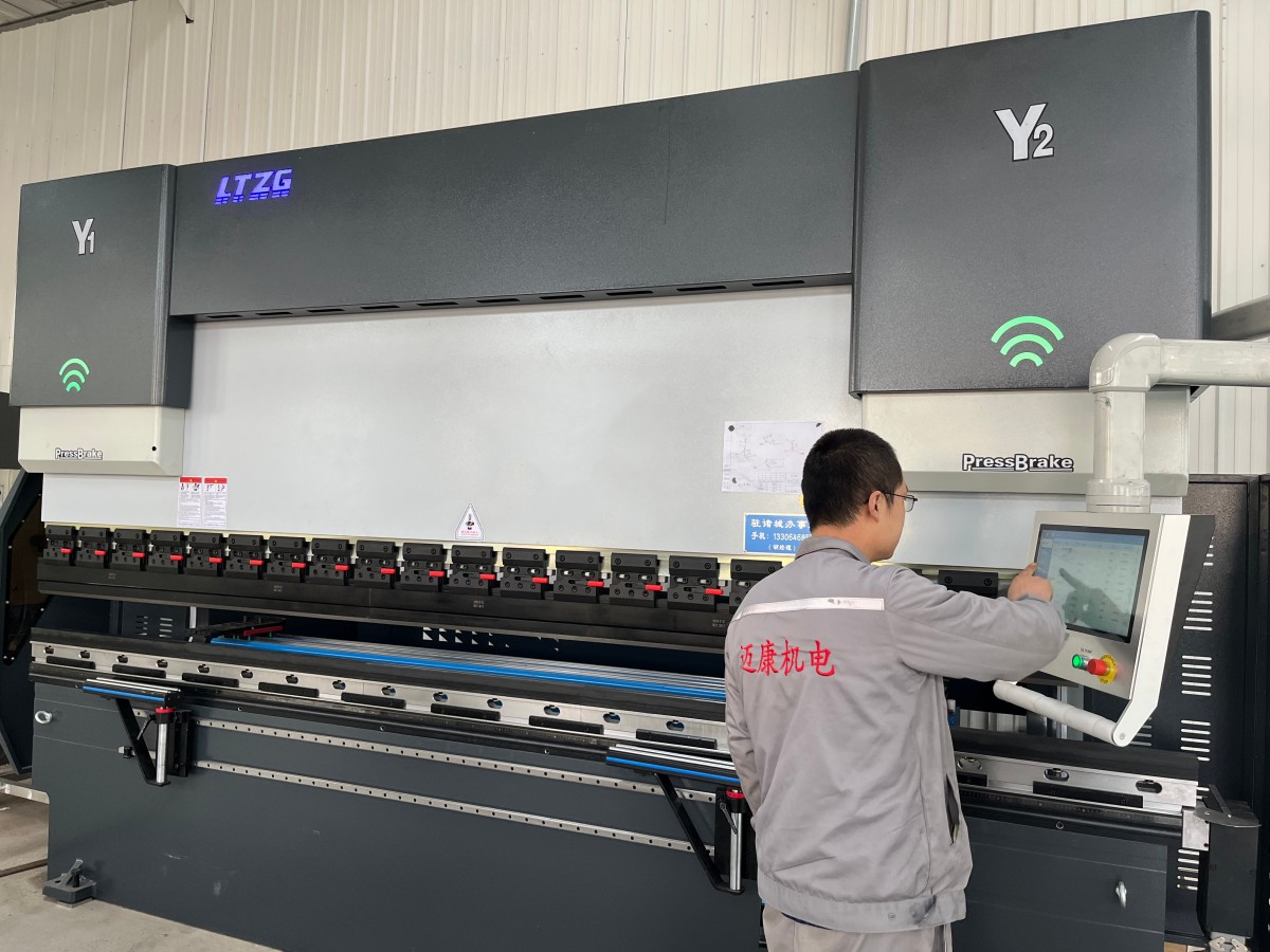 Maikang Adds Another Large-Scale CNC Hydraulic Bending Machine to Boost Food Machinery Manufacturing