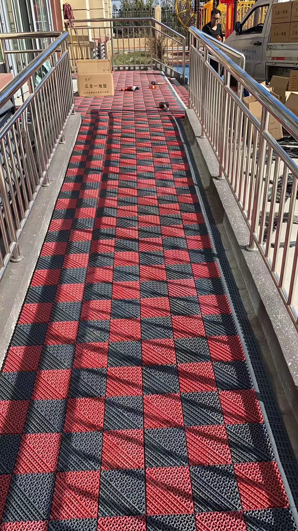 Two-in-one brushless floor mat